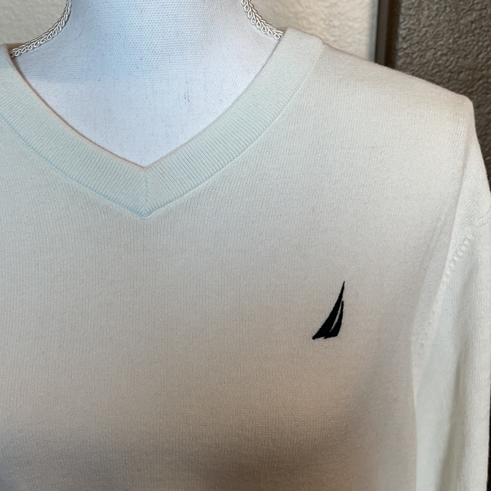 NWT Nautica Men’s V-neck long sleeve sweater - Picture 2 of 4
